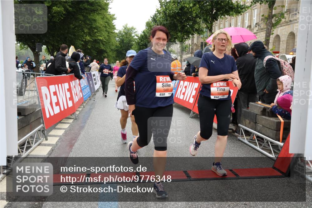14.06.2026 - REWE Women's Run Strokosch-Dieckow http://msf.ph/oto/9776348 14.06.2026 11:06:35 Ziel 5071, 5075, 5076, 5134, 5222, 5283, 5382, 5441, 5480, 5491, 5501, 5541, 5574, 5829, 6024, 6067 meine-sportfotos.de