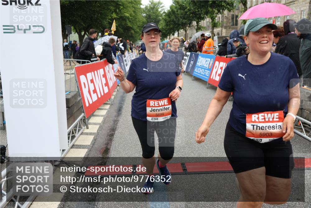 14.06.2026 - REWE Women's Run Strokosch-Dieckow http://msf.ph/oto/9776352 14.06.2026 11:06:07 Ziel 5072, 5221, 5227, 5378, 5580, 5699, 5705, 5710, 5805, 5881, 5903, 5923 meine-sportfotos.de