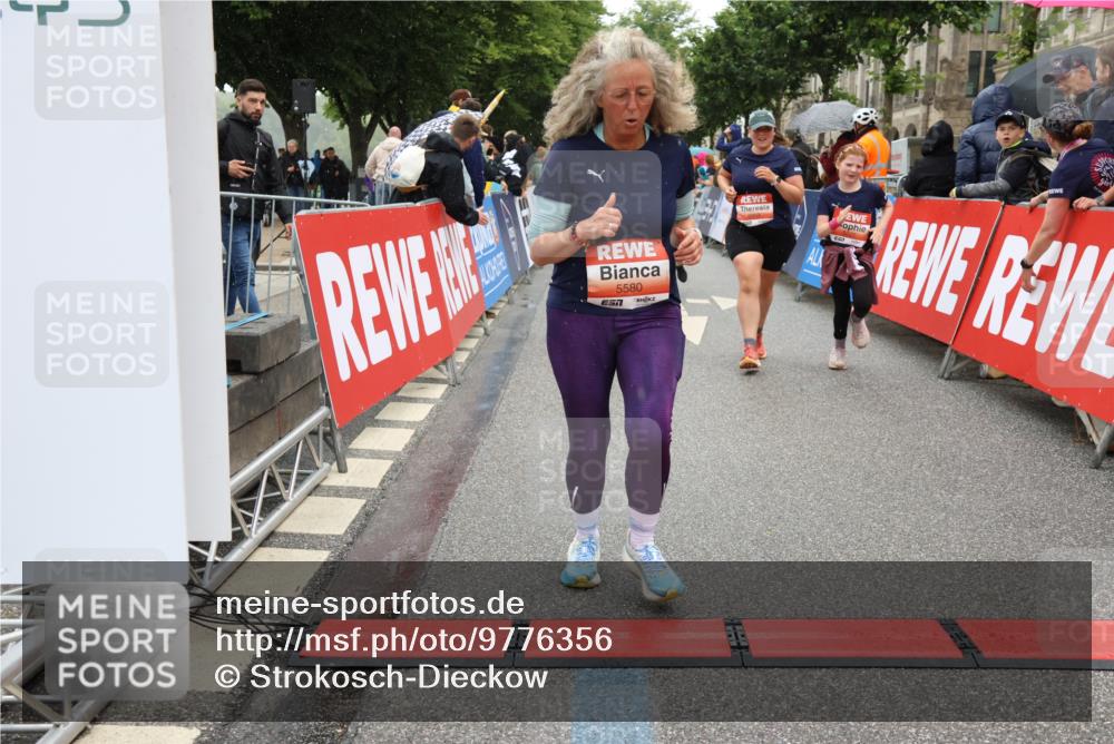 14.06.2026 - REWE Women's Run Strokosch-Dieckow http://msf.ph/oto/9776356 14.06.2026 11:06:05 Ziel 5072, 5149, 5200, 5221, 5227, 5354, 5378, 5580, 5699, 5705, 5710, 5881, 5903, 5923 meine-sportfotos.de