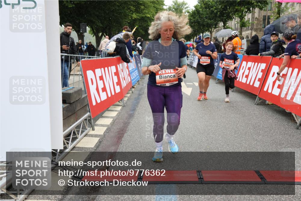 14.06.2026 - REWE Women's Run Strokosch-Dieckow http://msf.ph/oto/9776362 14.06.2026 11:06:05 Ziel 5072, 5149, 5200, 5221, 5227, 5354, 5378, 5580, 5699, 5705, 5710, 5881, 5903, 5923 meine-sportfotos.de