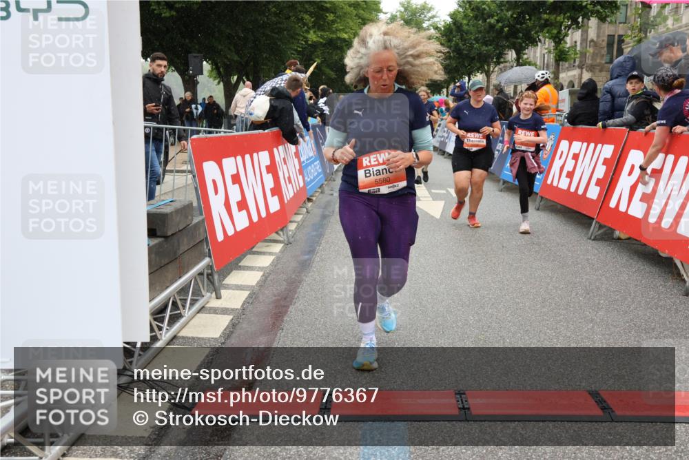 14.06.2026 - REWE Women's Run Strokosch-Dieckow http://msf.ph/oto/9776367 14.06.2026 11:06:05 Ziel 5072, 5149, 5200, 5221, 5227, 5354, 5378, 5580, 5699, 5705, 5710, 5881, 5903, 5923 meine-sportfotos.de