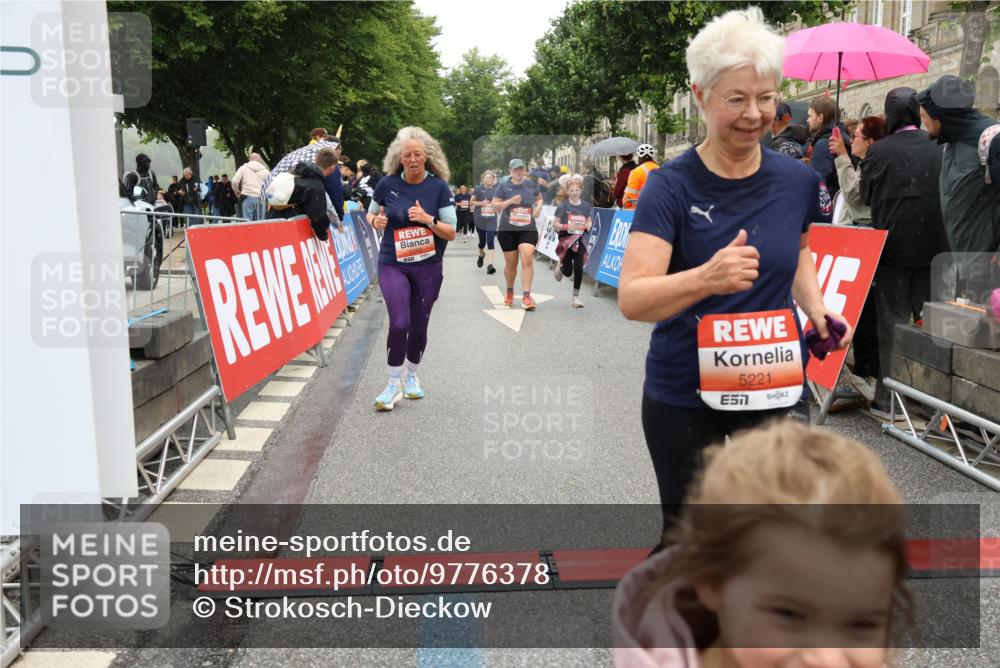 14.06.2026 - REWE Women's Run Strokosch-Dieckow http://msf.ph/oto/9776378 14.06.2026 11:06:04 Ziel 5072, 5149, 5200, 5221, 5227, 5354, 5378, 5517, 5580, 5699, 5705, 5710, 5881, 5887, 5903, 5923 meine-sportfotos.de