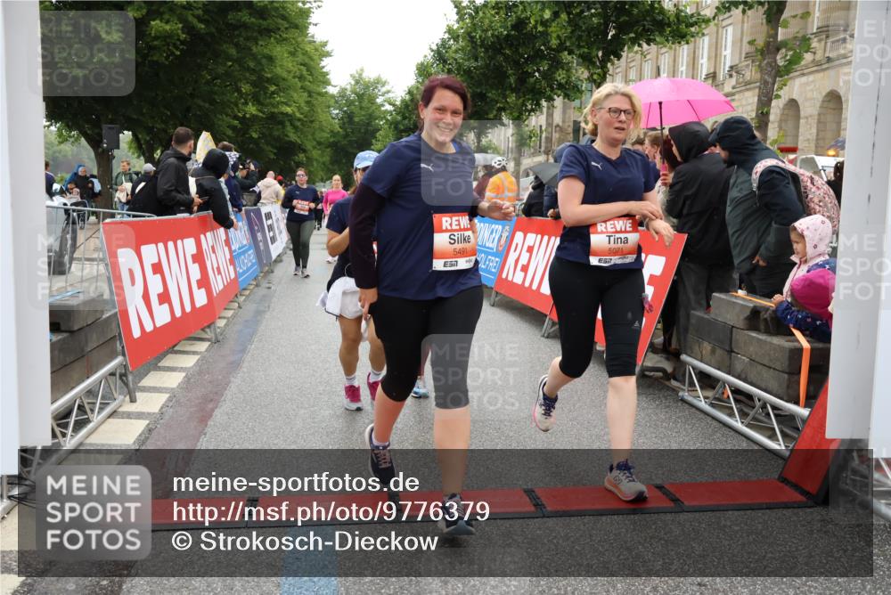 14.06.2026 - REWE Women's Run Strokosch-Dieckow http://msf.ph/oto/9776379 14.06.2026 11:06:35 Ziel 5071, 5075, 5076, 5134, 5222, 5283, 5382, 5441, 5480, 5491, 5501, 5541, 5574, 5829, 6024, 6067 meine-sportfotos.de