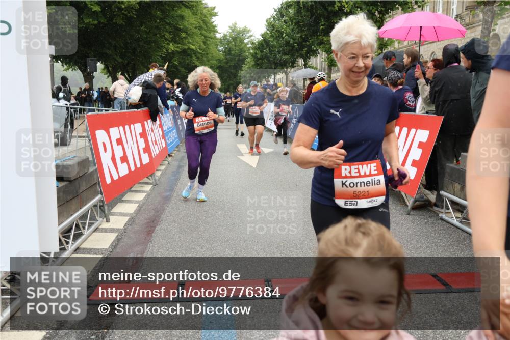 14.06.2026 - REWE Women's Run Strokosch-Dieckow http://msf.ph/oto/9776384 14.06.2026 11:06:04 Ziel 5072, 5149, 5200, 5221, 5227, 5354, 5378, 5517, 5580, 5699, 5705, 5710, 5881, 5887, 5903, 5923 meine-sportfotos.de