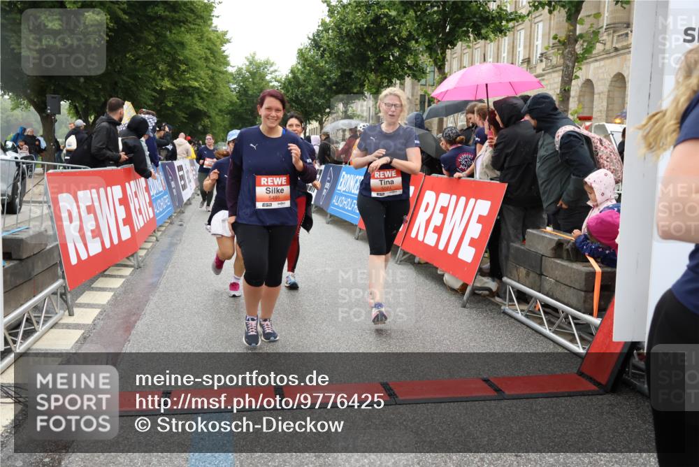 14.06.2026 - REWE Women's Run Strokosch-Dieckow http://msf.ph/oto/9776425 14.06.2026 11:06:35 Ziel 5071, 5075, 5076, 5134, 5222, 5283, 5382, 5441, 5480, 5491, 5501, 5541, 5574, 5829, 6024, 6067 meine-sportfotos.de