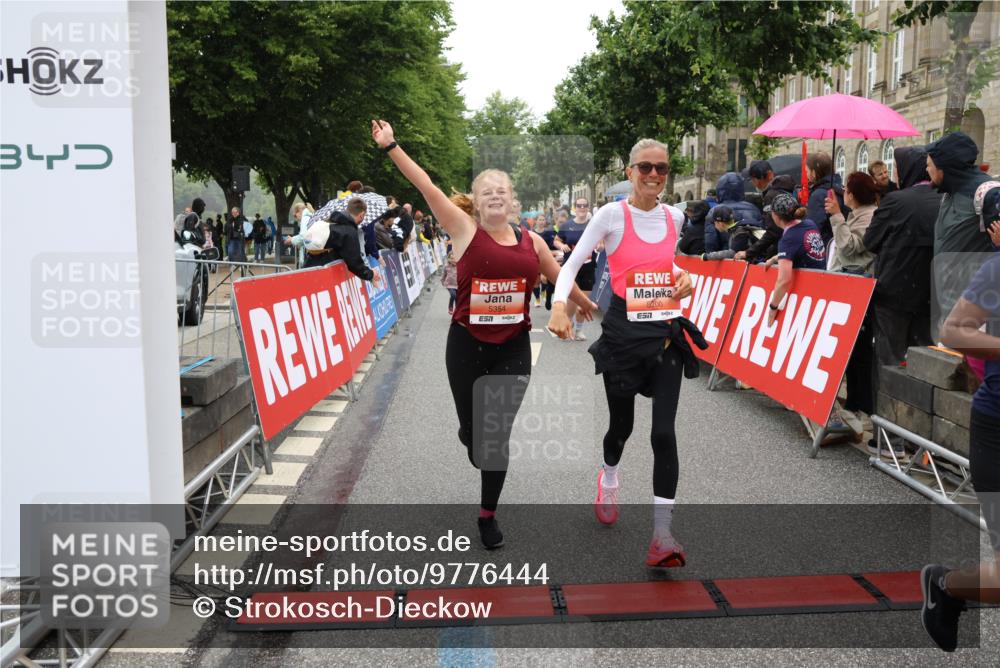 14.06.2026 - REWE Women's Run Strokosch-Dieckow http://msf.ph/oto/9776444 14.06.2026 11:05:58 Ziel 5072, 5149, 5200, 5339, 5354, 5378, 5517, 5710, 5834, 5881, 5887, 5923, 5962 meine-sportfotos.de