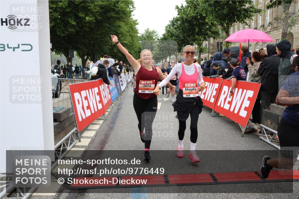 14.06.2026 - REWE Women's Run Strokosch-Dieckow http://msf.ph/oto/9776449 14.06.2026 11:05:58 Ziel 5072, 5149, 5200, 5339, 5354, 5378, 5517, 5710, 5834, 5881, 5887, 5923, 5962 meine-sportfotos.de
