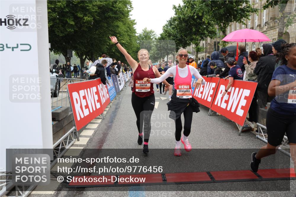 14.06.2026 - REWE Women's Run Strokosch-Dieckow http://msf.ph/oto/9776456 14.06.2026 11:05:58 Ziel 5072, 5149, 5200, 5339, 5354, 5378, 5517, 5710, 5834, 5881, 5887, 5923, 5962 meine-sportfotos.de