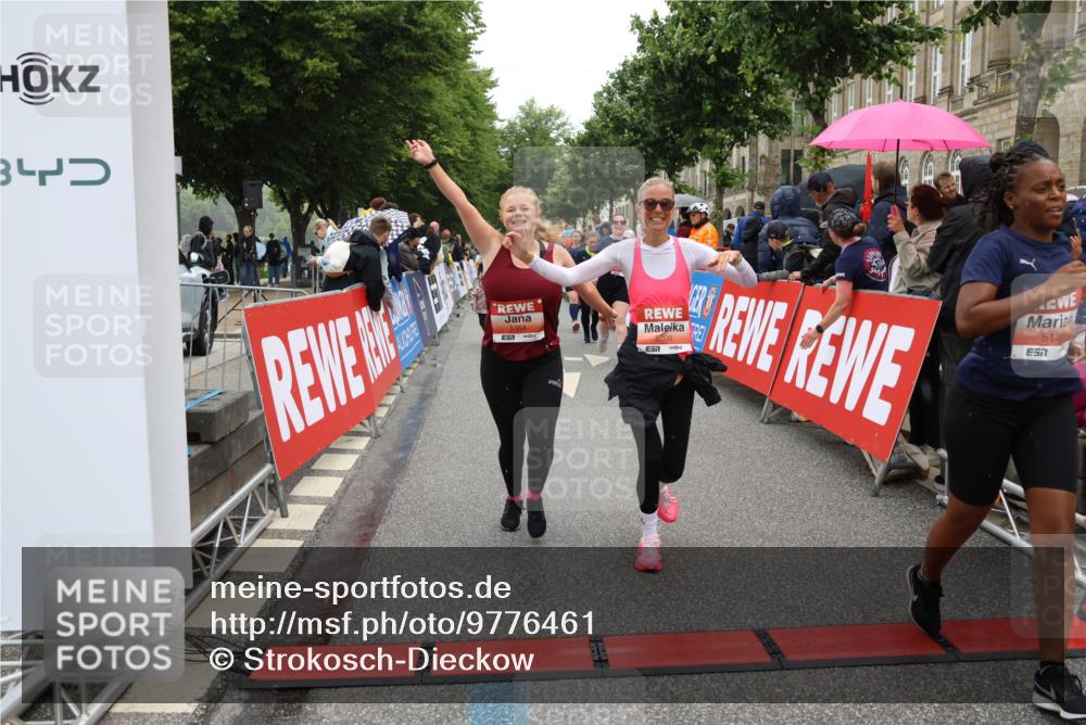 14.06.2026 - REWE Women's Run Strokosch-Dieckow http://msf.ph/oto/9776461 14.06.2026 11:05:58 Ziel 5072, 5149, 5200, 5339, 5354, 5378, 5517, 5710, 5834, 5881, 5887, 5923, 5962 meine-sportfotos.de