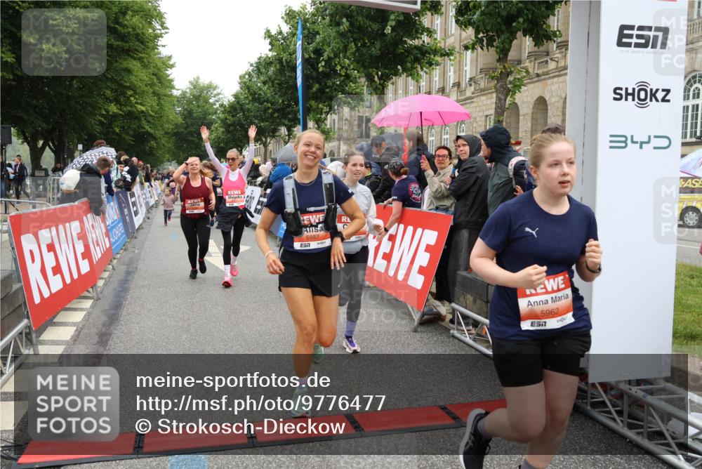 14.06.2026 - REWE Women's Run Strokosch-Dieckow http://msf.ph/oto/9776477 14.06.2026 11:05:56 Ziel 5149, 5169, 5200, 5339, 5354, 5416, 5517, 5833, 5834, 5881, 5887, 5897, 5962 meine-sportfotos.de