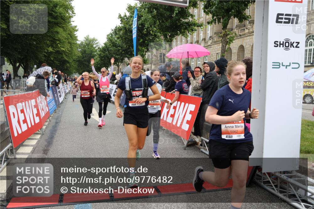 14.06.2026 - REWE Women's Run Strokosch-Dieckow http://msf.ph/oto/9776482 14.06.2026 11:05:56 Ziel 5149, 5169, 5200, 5339, 5354, 5416, 5517, 5833, 5834, 5881, 5887, 5897, 5962 meine-sportfotos.de