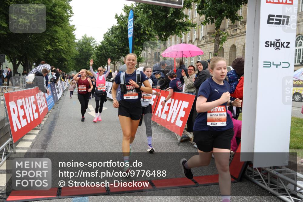14.06.2026 - REWE Women's Run Strokosch-Dieckow http://msf.ph/oto/9776488 14.06.2026 11:05:56 Ziel 5149, 5169, 5200, 5339, 5354, 5416, 5517, 5833, 5834, 5881, 5887, 5897, 5962 meine-sportfotos.de