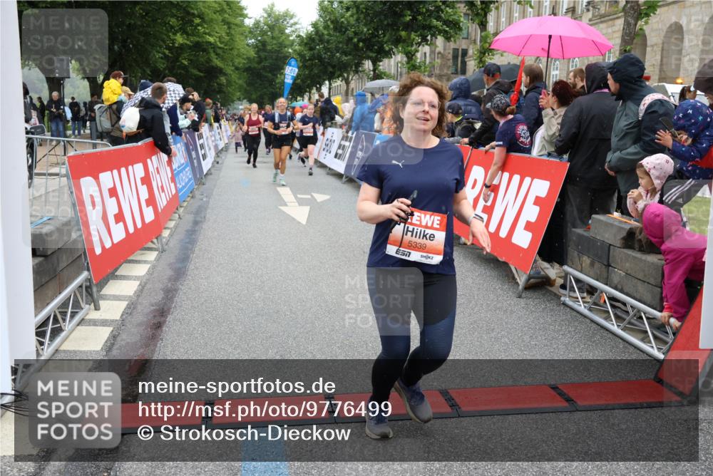 14.06.2026 - REWE Women's Run Strokosch-Dieckow http://msf.ph/oto/9776499 14.06.2026 11:05:52 Ziel 5169, 5312, 5339, 5416, 5470, 5517, 5524, 5620, 5646, 5772, 5833, 5834, 5887, 5897, 5962, 6032 meine-sportfotos.de