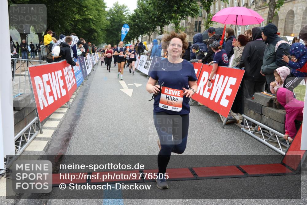 14.06.2026 - REWE Women's Run Strokosch-Dieckow http://msf.ph/oto/9776505 14.06.2026 11:05:52 Ziel 5169, 5312, 5339, 5416, 5470, 5517, 5524, 5620, 5646, 5772, 5833, 5834, 5887, 5897, 5962, 6032 meine-sportfotos.de