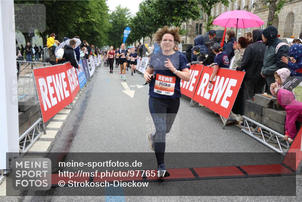 14.06.2026 - REWE Women's Run Strokosch-Dieckow http://msf.ph/oto/9776517 14.06.2026 11:05:52 Ziel 5169, 5312, 5339, 5416, 5470, 5517, 5524, 5620, 5646, 5772, 5833, 5834, 5887, 5897, 5962, 6032 meine-sportfotos.de
