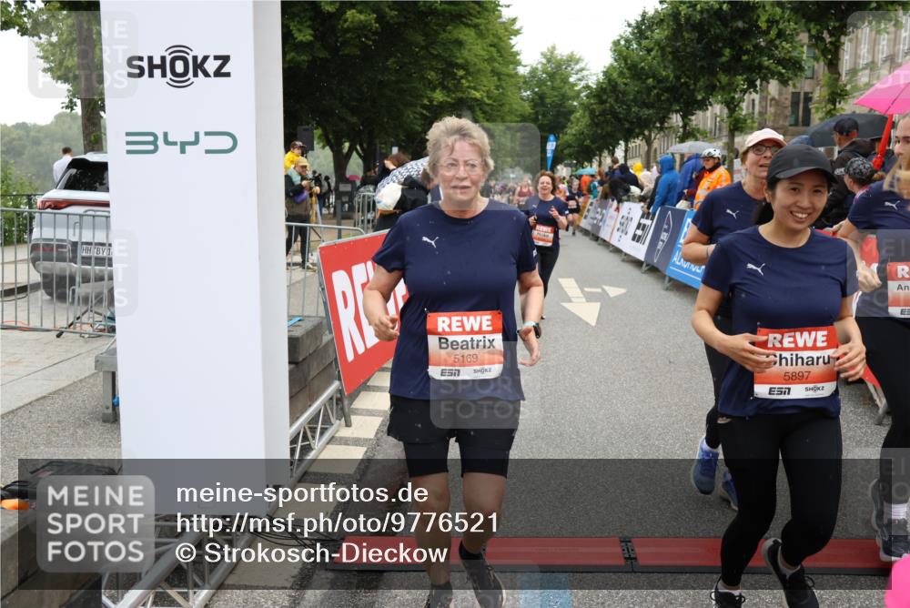 14.06.2026 - REWE Women's Run Strokosch-Dieckow http://msf.ph/oto/9776521 14.06.2026 11:05:50 Ziel 5169, 5312, 5339, 5416, 5447, 5470, 5524, 5620, 5621, 5646, 5772, 5791, 5833, 5834, 5849, 5897, 6032 meine-sportfotos.de