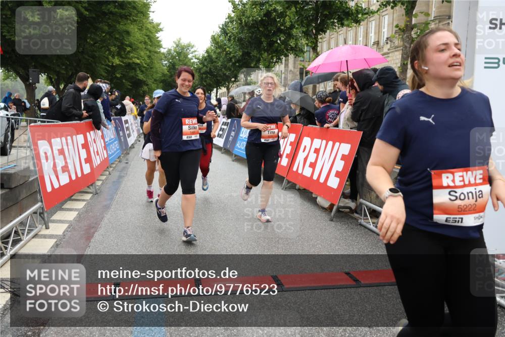 14.06.2026 - REWE Women's Run Strokosch-Dieckow http://msf.ph/oto/9776523 14.06.2026 11:06:35 Ziel 5071, 5075, 5076, 5134, 5222, 5283, 5382, 5441, 5480, 5491, 5501, 5541, 5574, 5829, 6024, 6067 meine-sportfotos.de