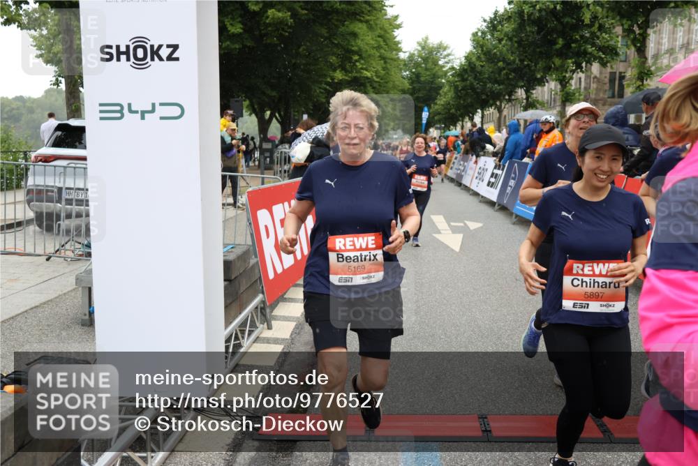 14.06.2026 - REWE Women's Run Strokosch-Dieckow http://msf.ph/oto/9776527 14.06.2026 11:05:49 Ziel 5169, 5312, 5339, 5416, 5447, 5470, 5524, 5620, 5621, 5646, 5765, 5772, 5791, 5833, 5834, 5849, 5897, 6010, 6032 meine-sportfotos.de