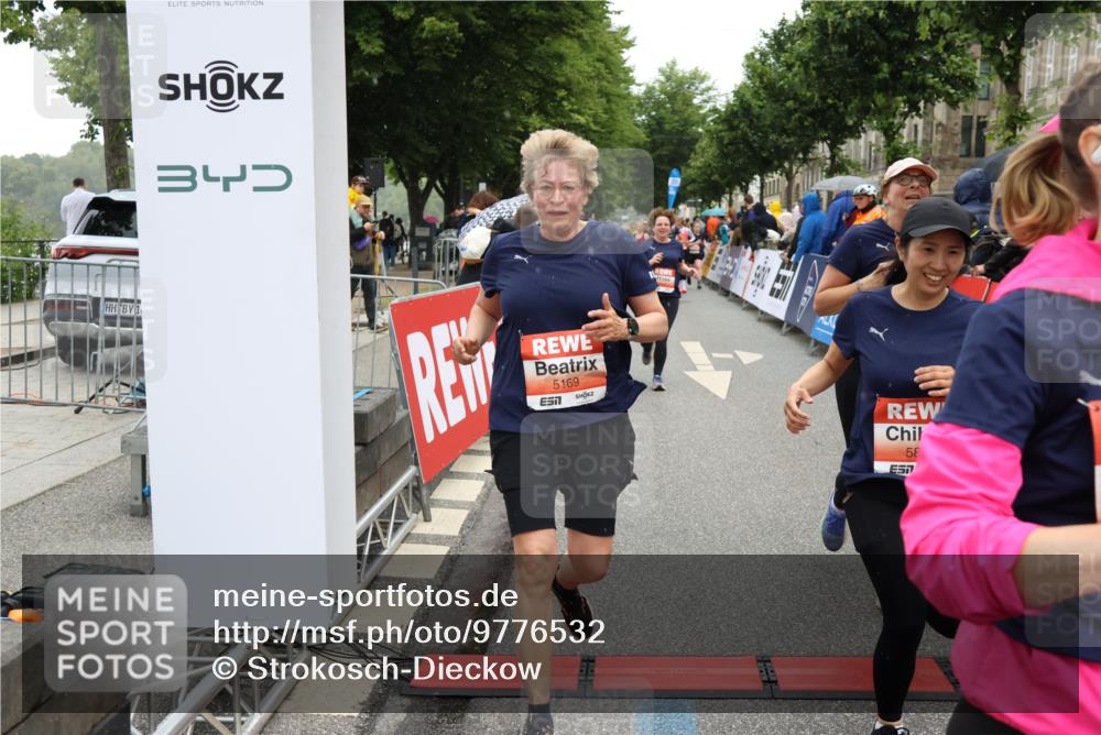14.06.2026 - REWE Women's Run Strokosch-Dieckow http://msf.ph/oto/9776532 14.06.2026 11:05:49 Ziel 5169, 5312, 5339, 5416, 5447, 5470, 5524, 5620, 5621, 5646, 5765, 5772, 5791, 5833, 5834, 5849, 5897, 6010, 6032 meine-sportfotos.de