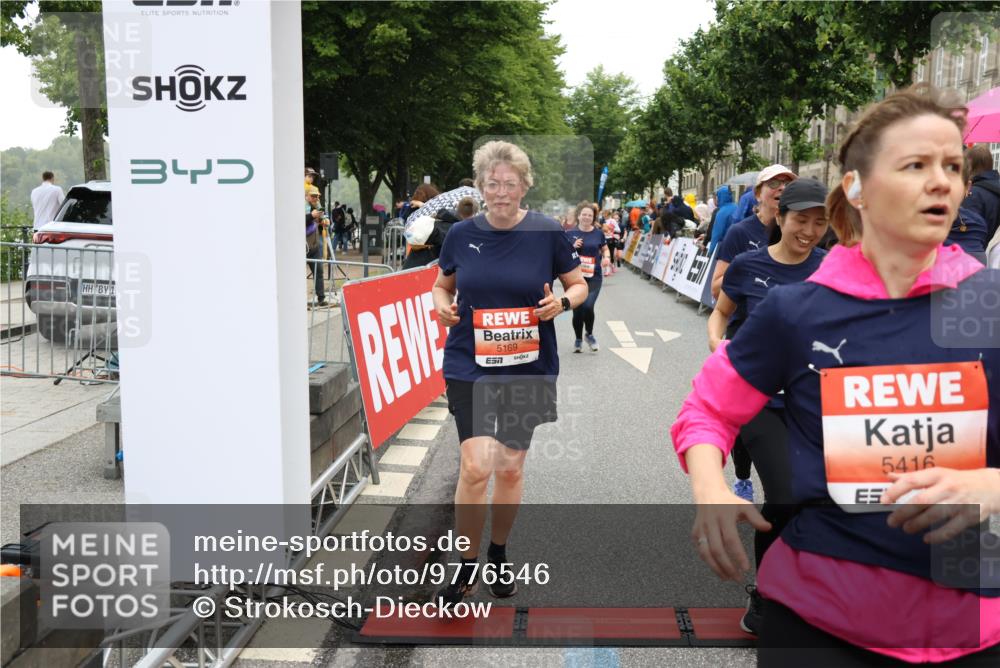 14.06.2026 - REWE Women's Run Strokosch-Dieckow http://msf.ph/oto/9776546 14.06.2026 11:05:49 Ziel 5169, 5312, 5339, 5416, 5447, 5470, 5524, 5620, 5621, 5646, 5765, 5772, 5791, 5833, 5834, 5849, 5897, 6010, 6032 meine-sportfotos.de