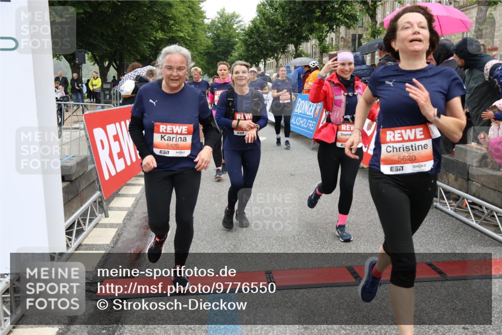 14.06.2026 - REWE Women's Run Strokosch-Dieckow http://msf.ph/oto/9776550 14.06.2026 11:05:47 Ziel 5078, 5169, 5178, 5312, 5416, 5447, 5470, 5524, 5620, 5621, 5646, 5765, 5772, 5791, 5833, 5834, 5849, 5888, 5897, 6010, 6032 meine-sportfotos.de