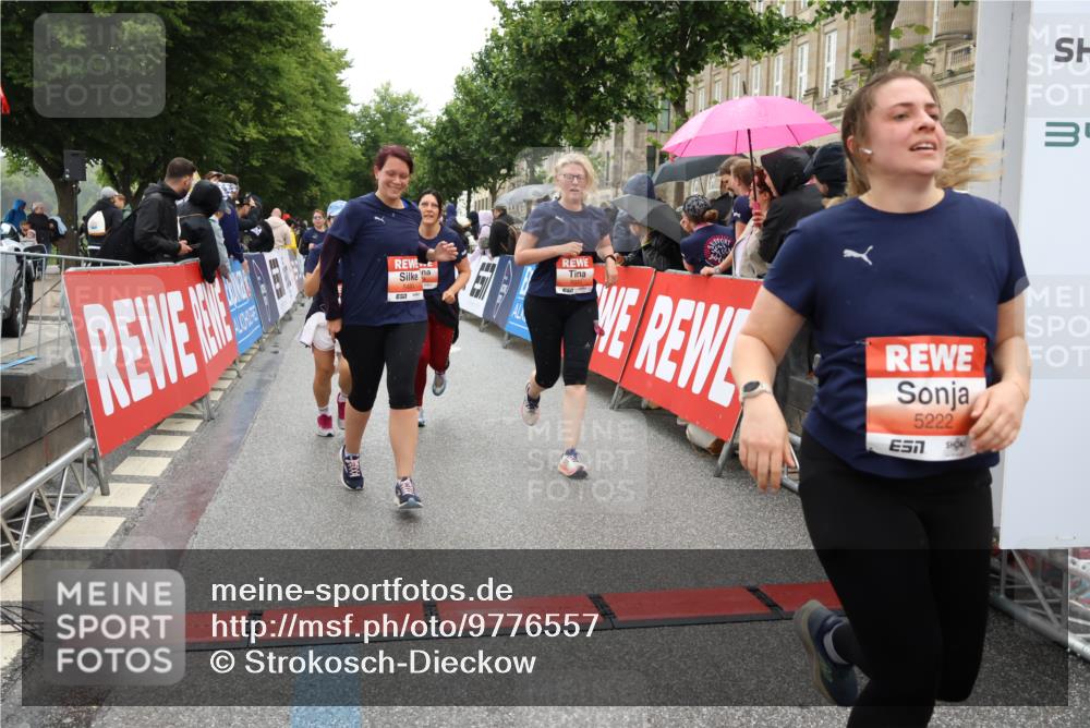 14.06.2026 - REWE Women's Run Strokosch-Dieckow http://msf.ph/oto/9776557 14.06.2026 11:06:34 Ziel 5071, 5075, 5076, 5134, 5222, 5283, 5382, 5441, 5480, 5491, 5541, 5574, 5829, 6024 meine-sportfotos.de