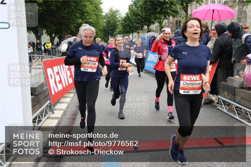 14.06.2026 - REWE Women's Run Strokosch-Dieckow http://msf.ph/oto/9776562 14.06.2026 11:05:47 Ziel 5078, 5169, 5178, 5312, 5416, 5447, 5470, 5524, 5620, 5621, 5646, 5765, 5772, 5791, 5833, 5834, 5849, 5888, 5897, 6010, 6032 meine-sportfotos.de
