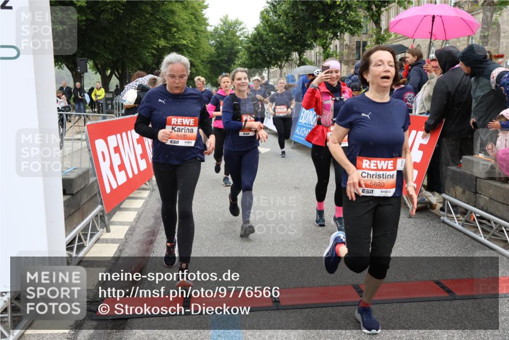 14.06.2026 - REWE Women's Run Strokosch-Dieckow http://msf.ph/oto/9776566 14.06.2026 11:05:47 Ziel 5078, 5169, 5178, 5312, 5416, 5447, 5470, 5524, 5620, 5621, 5646, 5765, 5772, 5791, 5833, 5834, 5849, 5888, 5897, 6010, 6032 meine-sportfotos.de