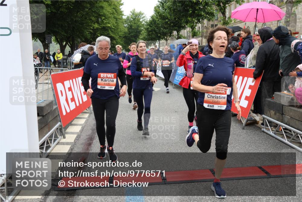14.06.2026 - REWE Women's Run Strokosch-Dieckow http://msf.ph/oto/9776571 14.06.2026 11:05:47 Ziel 5078, 5169, 5178, 5312, 5416, 5447, 5470, 5524, 5620, 5621, 5646, 5765, 5772, 5791, 5833, 5834, 5849, 5888, 5897, 6010, 6032 meine-sportfotos.de