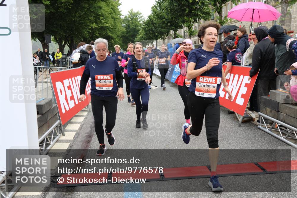 14.06.2026 - REWE Women's Run Strokosch-Dieckow http://msf.ph/oto/9776578 14.06.2026 11:05:47 Ziel 5078, 5169, 5178, 5312, 5416, 5447, 5470, 5524, 5620, 5621, 5646, 5765, 5772, 5791, 5833, 5834, 5849, 5888, 5897, 6010, 6032 meine-sportfotos.de
