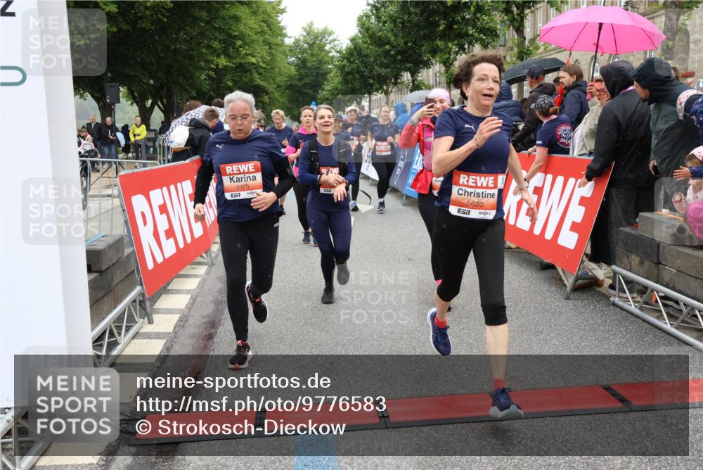 14.06.2026 - REWE Women's Run Strokosch-Dieckow http://msf.ph/oto/9776583 14.06.2026 11:05:46 Ziel 5078, 5156, 5169, 5178, 5210, 5312, 5416, 5447, 5470, 5524, 5620, 5621, 5646, 5765, 5772, 5791, 5833, 5834, 5849, 5888, 5897, 5939, 6010, 6032 meine-sportfotos.de