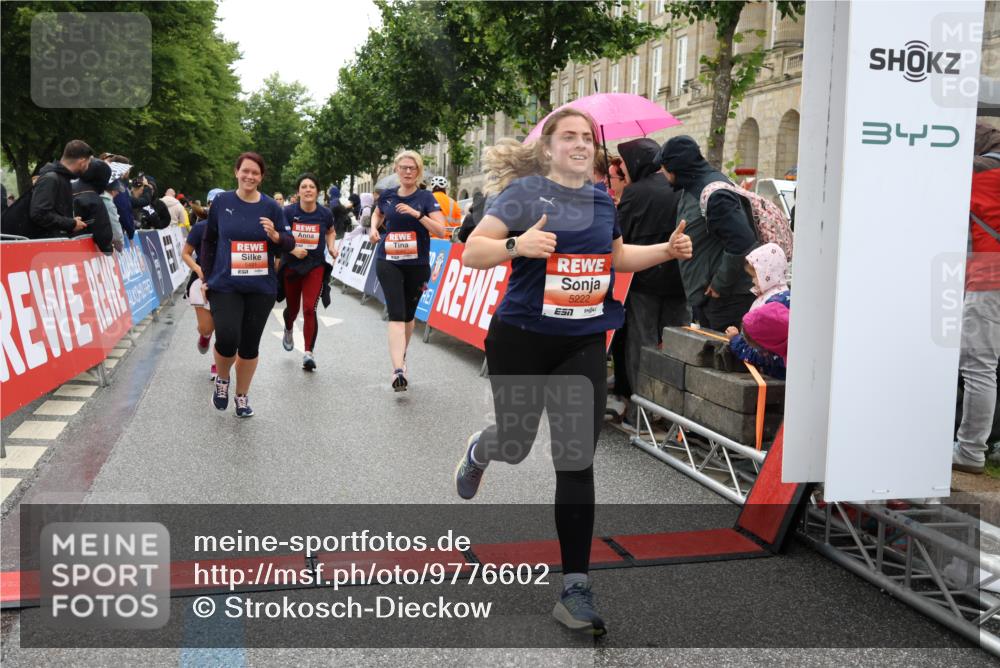 14.06.2026 - REWE Women's Run Strokosch-Dieckow http://msf.ph/oto/9776602 14.06.2026 11:06:34 Ziel 5071, 5075, 5076, 5134, 5222, 5283, 5382, 5441, 5480, 5491, 5541, 5574, 5829, 6024 meine-sportfotos.de