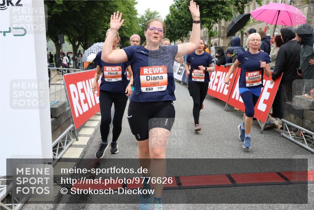 14.06.2026 - REWE Women's Run Strokosch-Dieckow http://msf.ph/oto/9776626 14.06.2026 11:05:43 Ziel 5078, 5156, 5174, 5178, 5210, 5312, 5447, 5470, 5524, 5620, 5621, 5626, 5646, 5765, 5772, 5791, 5849, 5888, 5939, 6010, 6032 meine-sportfotos.de