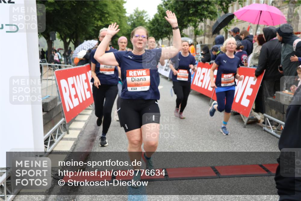 14.06.2026 - REWE Women's Run Strokosch-Dieckow http://msf.ph/oto/9776634 14.06.2026 11:05:43 Ziel 5078, 5156, 5174, 5178, 5210, 5312, 5447, 5470, 5524, 5620, 5621, 5626, 5646, 5765, 5772, 5791, 5849, 5888, 5939, 6010, 6032 meine-sportfotos.de