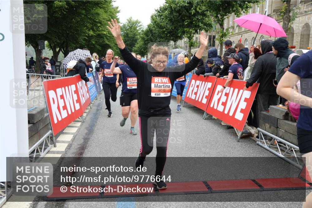 14.06.2026 - REWE Women's Run Strokosch-Dieckow http://msf.ph/oto/9776644 14.06.2026 11:05:42 Ziel 5078, 5156, 5174, 5178, 5210, 5312, 5447, 5524, 5620, 5621, 5626, 5765, 5791, 5849, 5888, 5939, 6010, 6032 meine-sportfotos.de