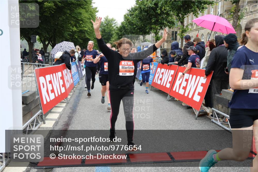 14.06.2026 - REWE Women's Run Strokosch-Dieckow http://msf.ph/oto/9776654 14.06.2026 11:05:42 Ziel 5078, 5156, 5174, 5178, 5210, 5312, 5447, 5524, 5620, 5621, 5626, 5765, 5791, 5849, 5888, 5939, 6010, 6032 meine-sportfotos.de
