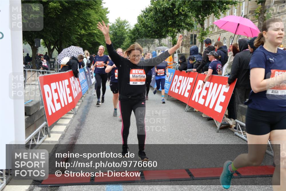 14.06.2026 - REWE Women's Run Strokosch-Dieckow http://msf.ph/oto/9776660 14.06.2026 11:05:42 Ziel 5078, 5156, 5174, 5178, 5210, 5312, 5447, 5524, 5620, 5621, 5626, 5765, 5791, 5849, 5888, 5939, 6010, 6032 meine-sportfotos.de