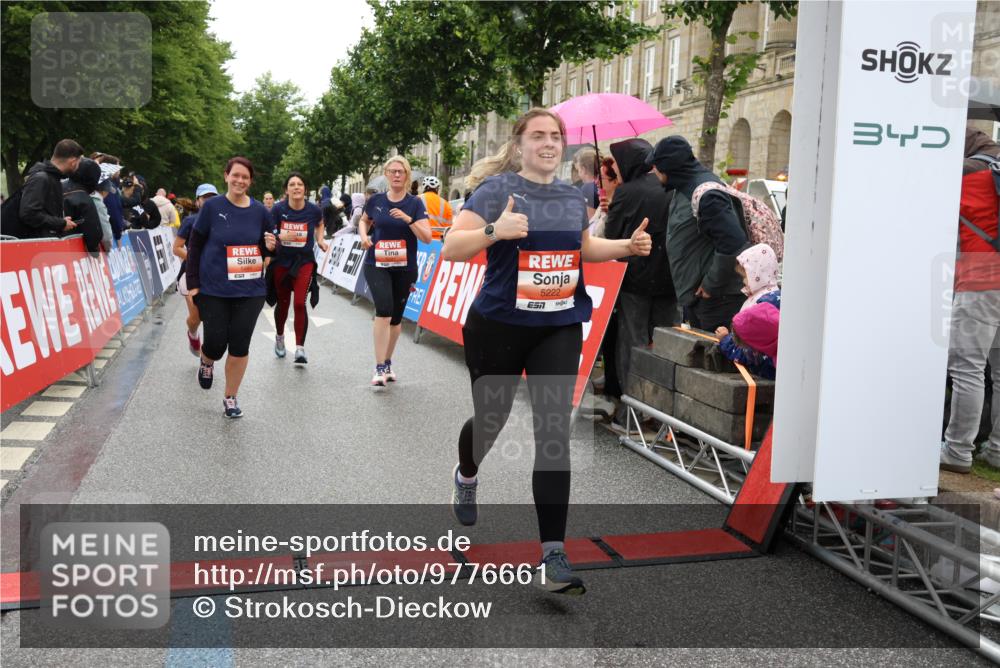14.06.2026 - REWE Women's Run Strokosch-Dieckow http://msf.ph/oto/9776661 14.06.2026 11:06:34 Ziel 5071, 5075, 5076, 5134, 5222, 5283, 5382, 5441, 5480, 5491, 5541, 5574, 5829, 6024 meine-sportfotos.de