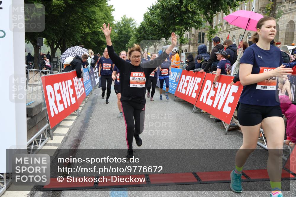 14.06.2026 - REWE Women's Run Strokosch-Dieckow http://msf.ph/oto/9776672 14.06.2026 11:05:41 Ziel 5078, 5156, 5174, 5178, 5210, 5237, 5312, 5447, 5524, 5621, 5626, 5765, 5791, 5849, 5888, 5939, 6010, 6032 meine-sportfotos.de