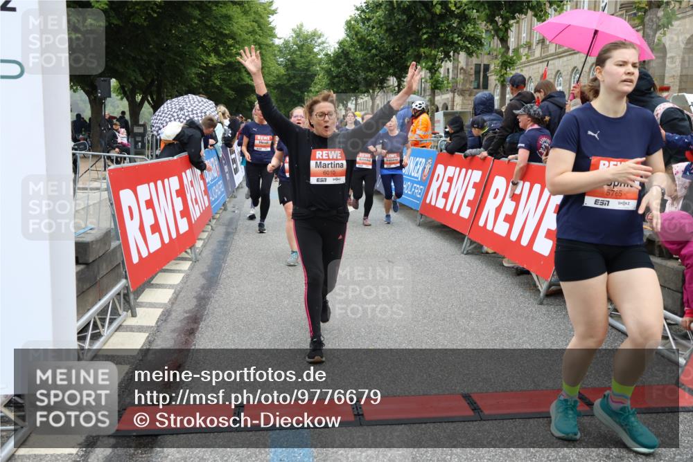 14.06.2026 - REWE Women's Run Strokosch-Dieckow http://msf.ph/oto/9776679 14.06.2026 11:05:41 Ziel 5078, 5156, 5174, 5178, 5210, 5237, 5312, 5447, 5524, 5621, 5626, 5765, 5791, 5849, 5888, 5939, 6010, 6032 meine-sportfotos.de