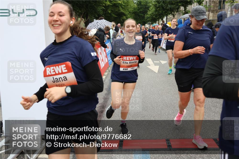 14.06.2026 - REWE Women's Run Strokosch-Dieckow http://msf.ph/oto/9776682 14.06.2026 11:05:39 Ziel 5078, 5138, 5156, 5174, 5177, 5178, 5198, 5210, 5237, 5447, 5592, 5621, 5626, 5765, 5791, 5849, 5888, 5939, 6010 meine-sportfotos.de