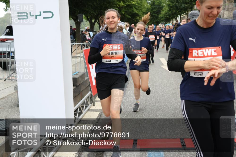 14.06.2026 - REWE Women's Run Strokosch-Dieckow http://msf.ph/oto/9776691 14.06.2026 11:05:39 Ziel 5078, 5138, 5156, 5174, 5177, 5178, 5198, 5210, 5237, 5447, 5592, 5621, 5626, 5765, 5791, 5849, 5888, 5939, 6010 meine-sportfotos.de