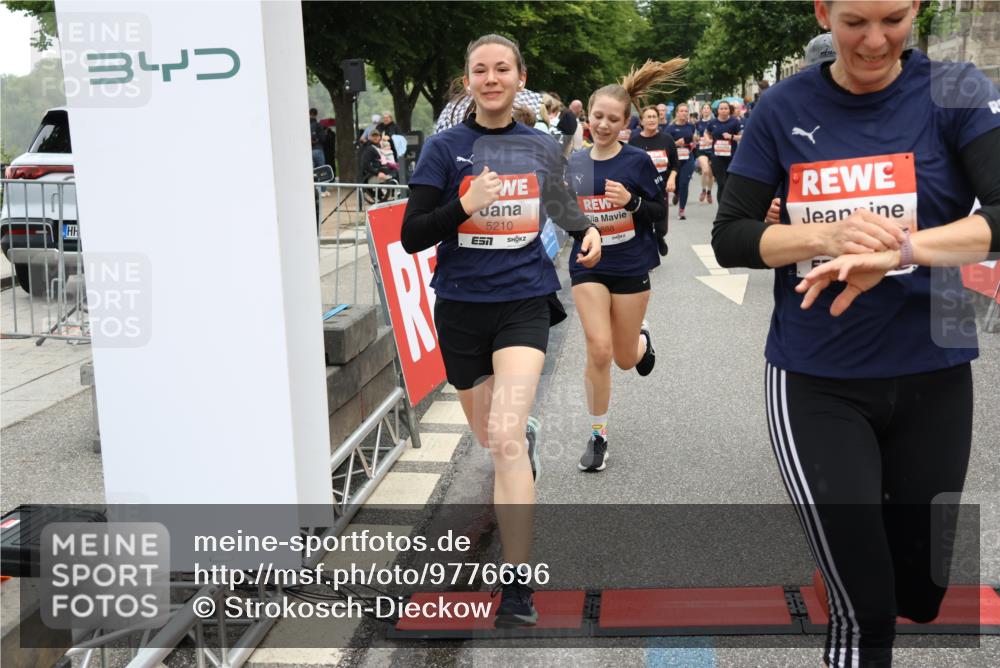 14.06.2026 - REWE Women's Run Strokosch-Dieckow http://msf.ph/oto/9776696 14.06.2026 11:05:39 Ziel 5078, 5138, 5156, 5174, 5177, 5178, 5198, 5210, 5237, 5447, 5592, 5621, 5626, 5765, 5791, 5849, 5888, 5939, 6010 meine-sportfotos.de