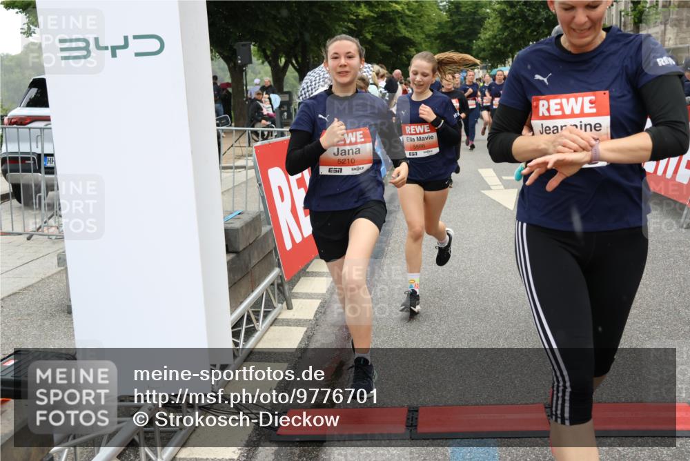 14.06.2026 - REWE Women's Run Strokosch-Dieckow http://msf.ph/oto/9776701 14.06.2026 11:05:39 Ziel 5078, 5138, 5156, 5174, 5177, 5178, 5198, 5210, 5237, 5447, 5592, 5621, 5626, 5765, 5791, 5849, 5888, 5939, 6010 meine-sportfotos.de
