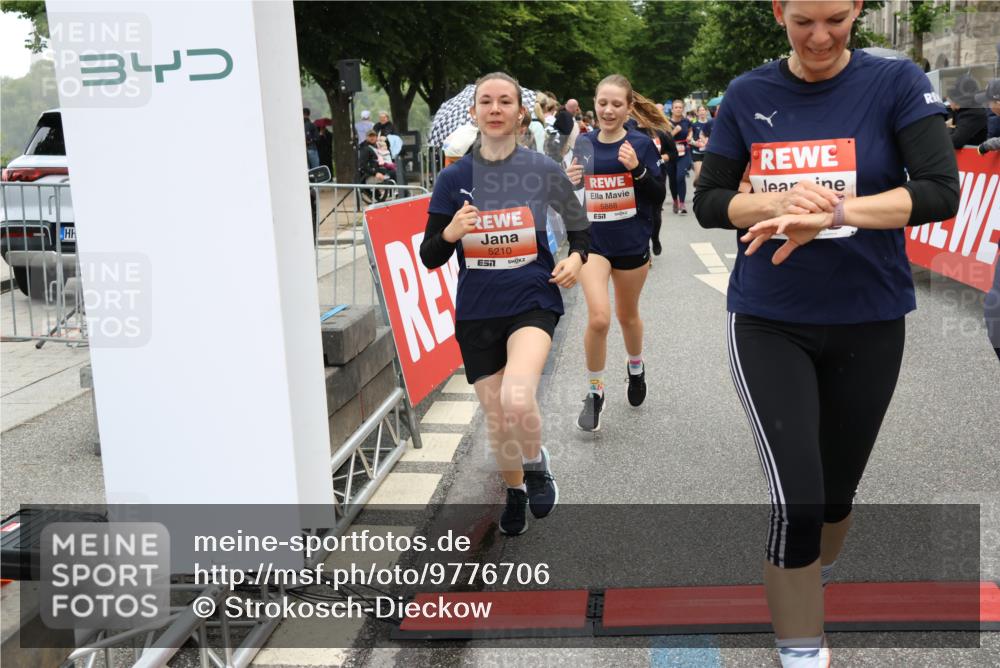 14.06.2026 - REWE Women's Run Strokosch-Dieckow http://msf.ph/oto/9776706 14.06.2026 11:05:38 Ziel 5078, 5138, 5156, 5174, 5177, 5178, 5198, 5210, 5237, 5592, 5626, 5765, 5888, 5939, 6010 meine-sportfotos.de