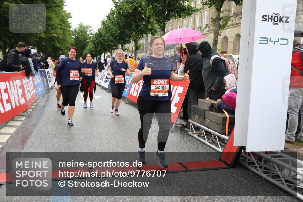14.06.2026 - REWE Women's Run Strokosch-Dieckow http://msf.ph/oto/9776707 14.06.2026 11:06:34 Ziel 5071, 5075, 5076, 5134, 5222, 5283, 5382, 5441, 5480, 5491, 5541, 5574, 5829, 6024 meine-sportfotos.de