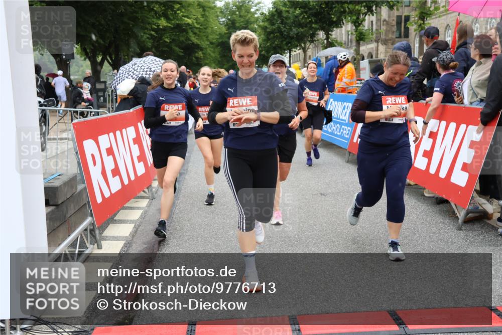 14.06.2026 - REWE Women's Run Strokosch-Dieckow http://msf.ph/oto/9776713 14.06.2026 11:05:38 Ziel 5078, 5138, 5156, 5174, 5177, 5178, 5198, 5210, 5237, 5592, 5626, 5765, 5888, 5939, 6010 meine-sportfotos.de
