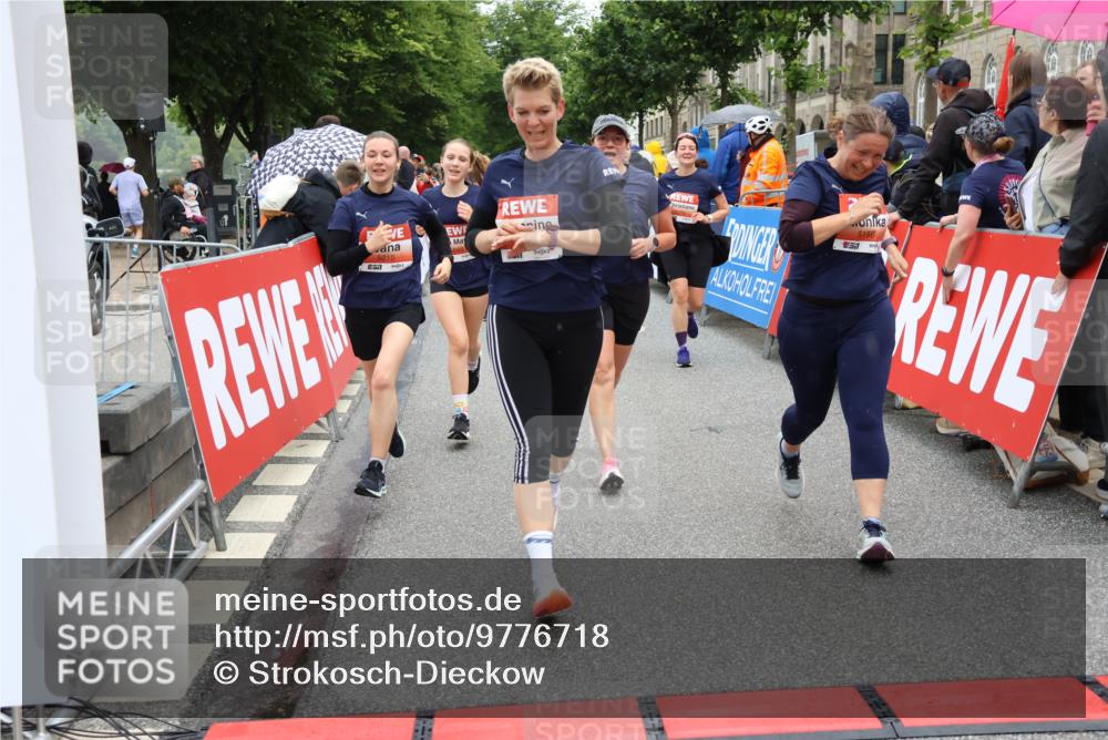 14.06.2026 - REWE Women's Run Strokosch-Dieckow http://msf.ph/oto/9776718 14.06.2026 11:05:38 Ziel 5078, 5138, 5156, 5174, 5177, 5178, 5198, 5210, 5237, 5592, 5626, 5765, 5888, 5939, 6010 meine-sportfotos.de