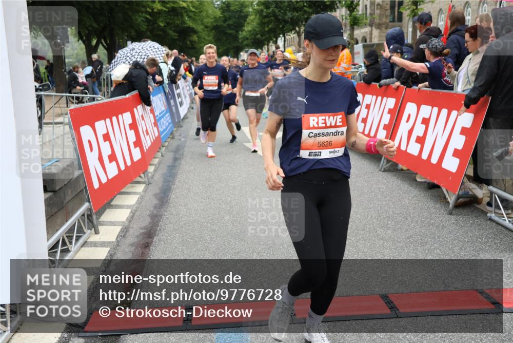 14.06.2026 - REWE Women's Run Strokosch-Dieckow http://msf.ph/oto/9776728 14.06.2026 11:05:36 Ziel 5078, 5138, 5156, 5174, 5177, 5178, 5198, 5210, 5237, 5539, 5592, 5626, 5888, 5939, 5967, 6013 meine-sportfotos.de