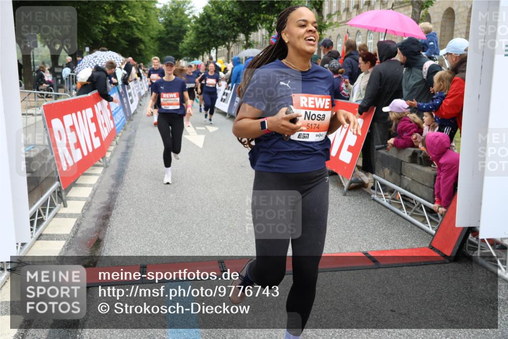 14.06.2026 - REWE Women's Run Strokosch-Dieckow http://msf.ph/oto/9776743 14.06.2026 11:05:35 Ziel 5138, 5156, 5174, 5177, 5178, 5198, 5210, 5214, 5237, 5295, 5539, 5592, 5626, 5888, 5939, 5967, 6013 meine-sportfotos.de
